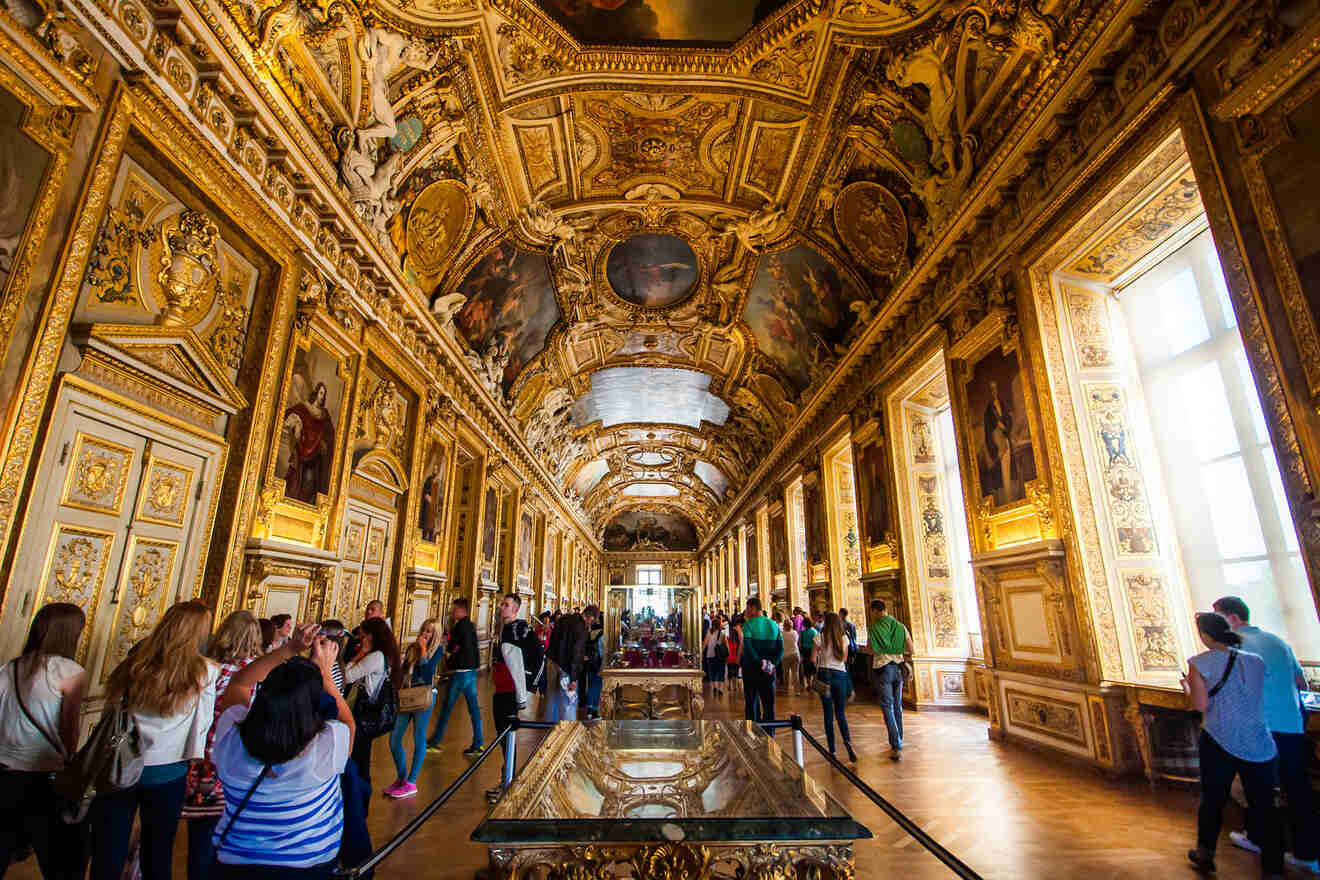 Alternative tour operators and Official Louvre tour