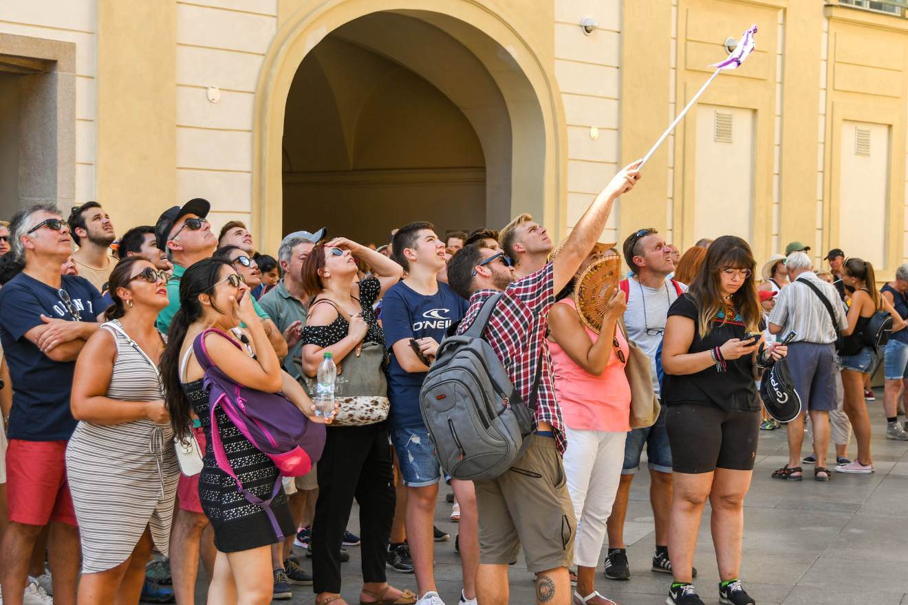 Group tour of Prague Castle