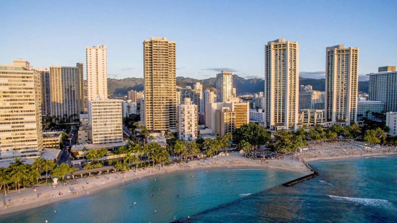 hotel in Waikiki offers free parking