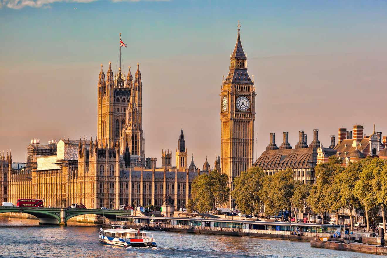 3 Half day London tour with Cruise with kids