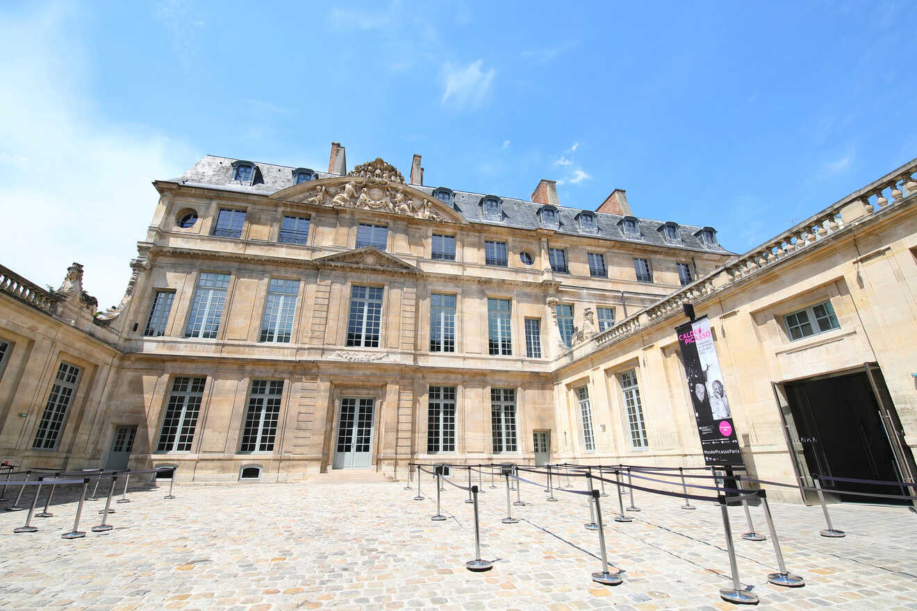 How long does it take to go through the Picasso Museum in Paris