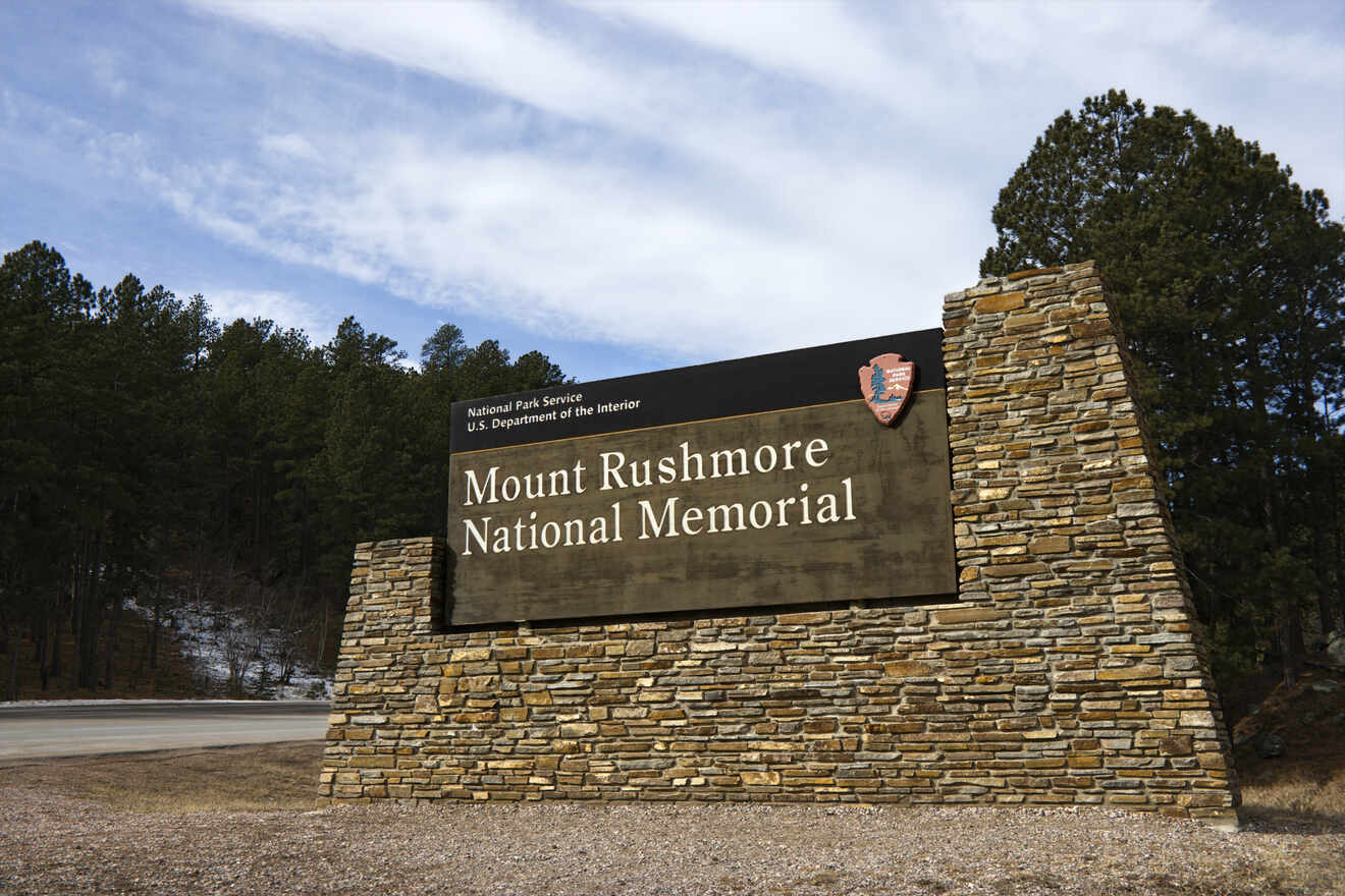 closest town to Mount Rushmore national monument