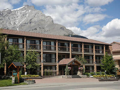 Where to Stay in Banff National Park ️ 5 BEST Areas