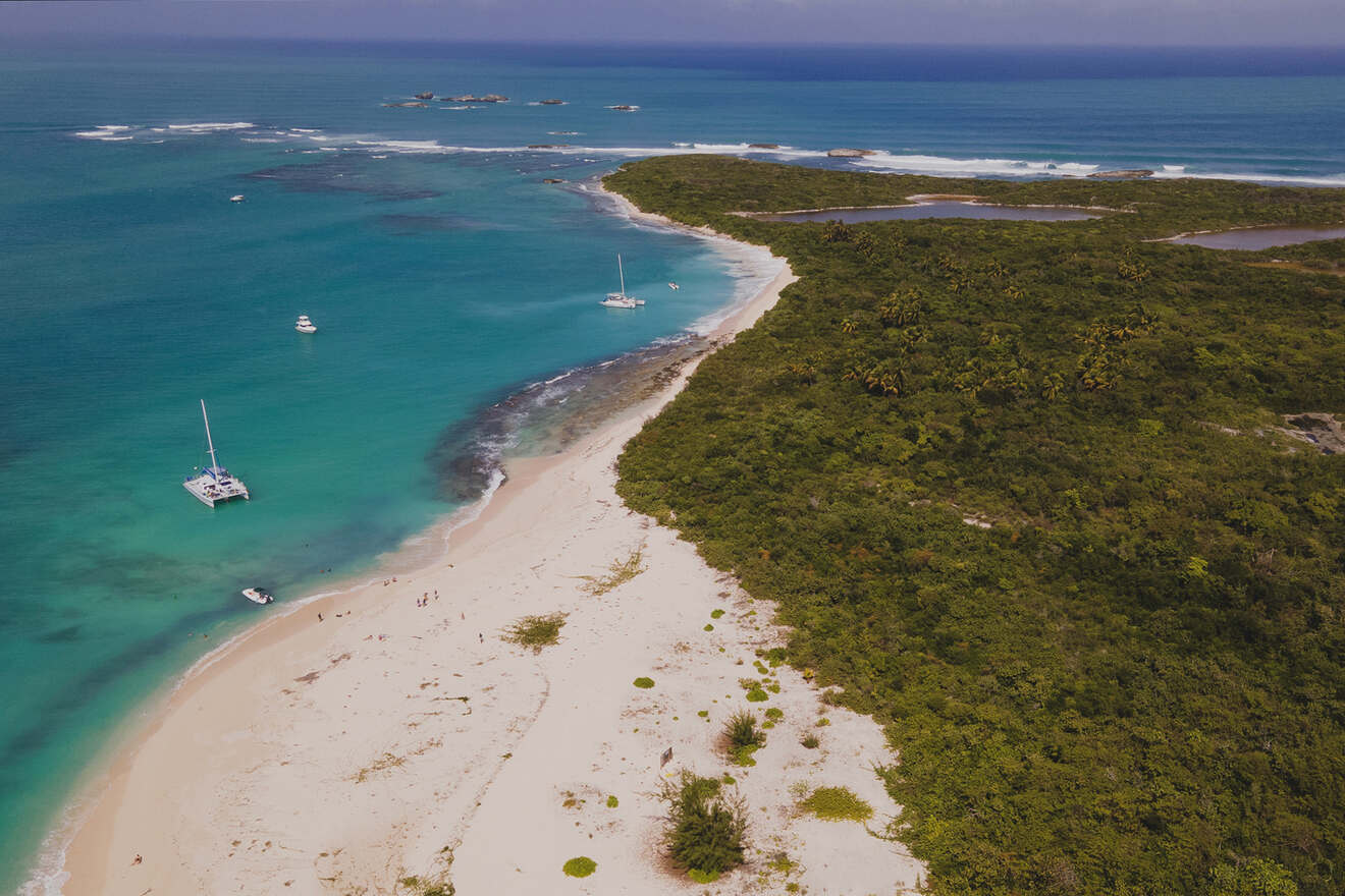 15 boat cruise to Cordillera Keys Nature Reserve 1