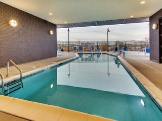 6 4 Holiday Inn Express Suites