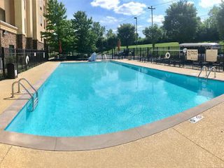 8 4 Hampton Inn Suites