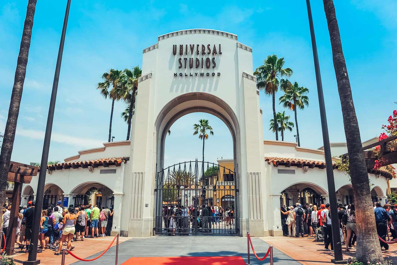 entrance to universal studios