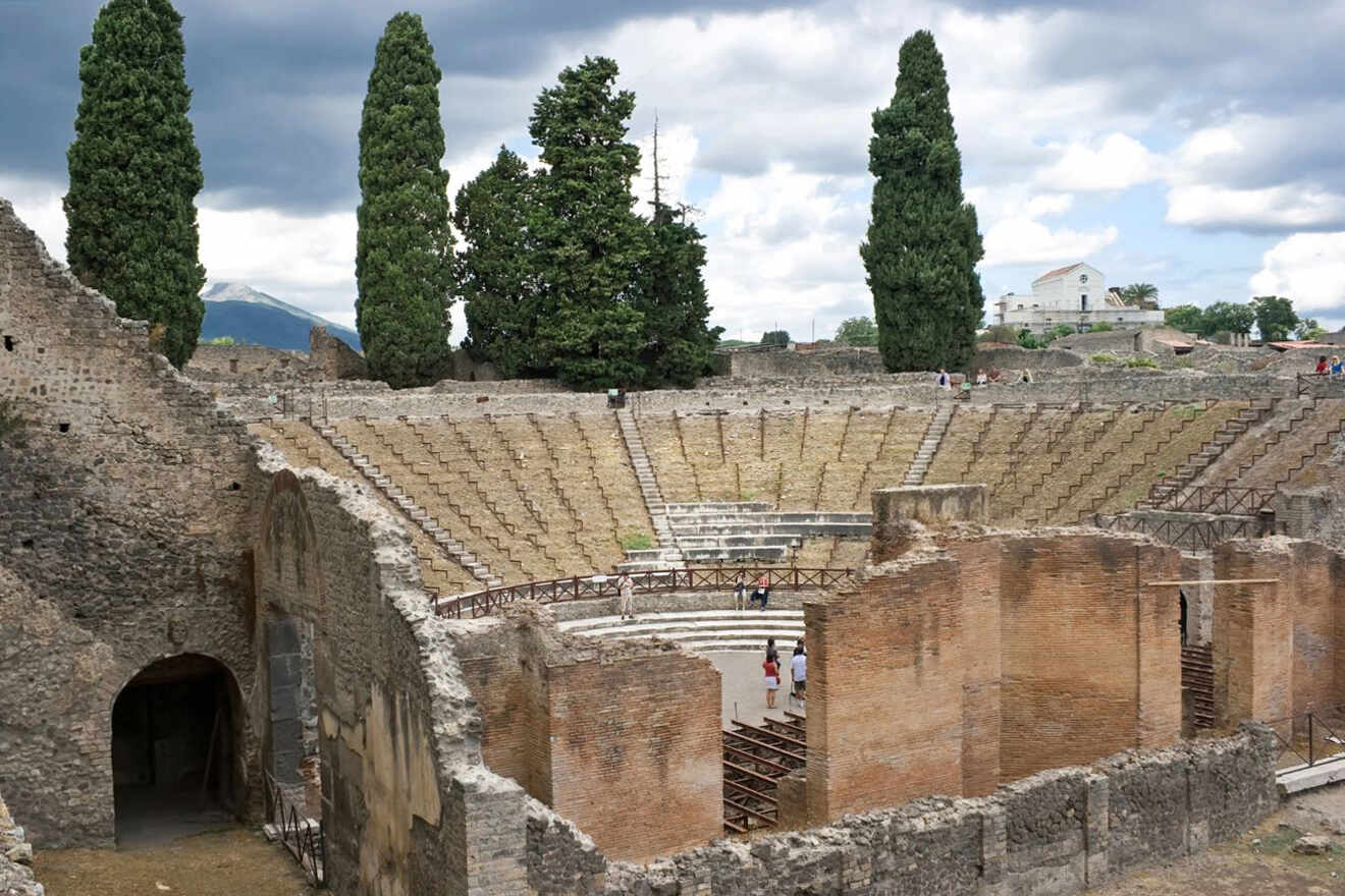 2.2 Pompeii group day trip with wine tasting and lunch