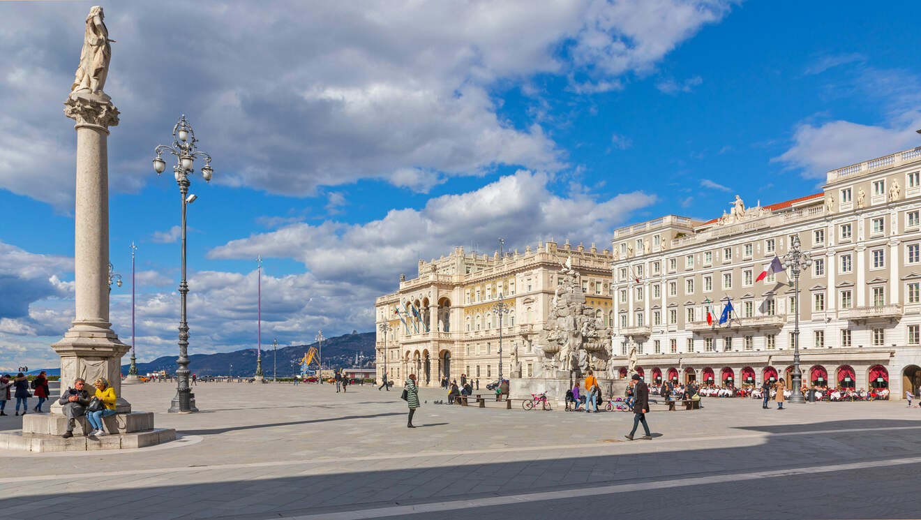 3 Walk around Piazza dellUnita dItalia