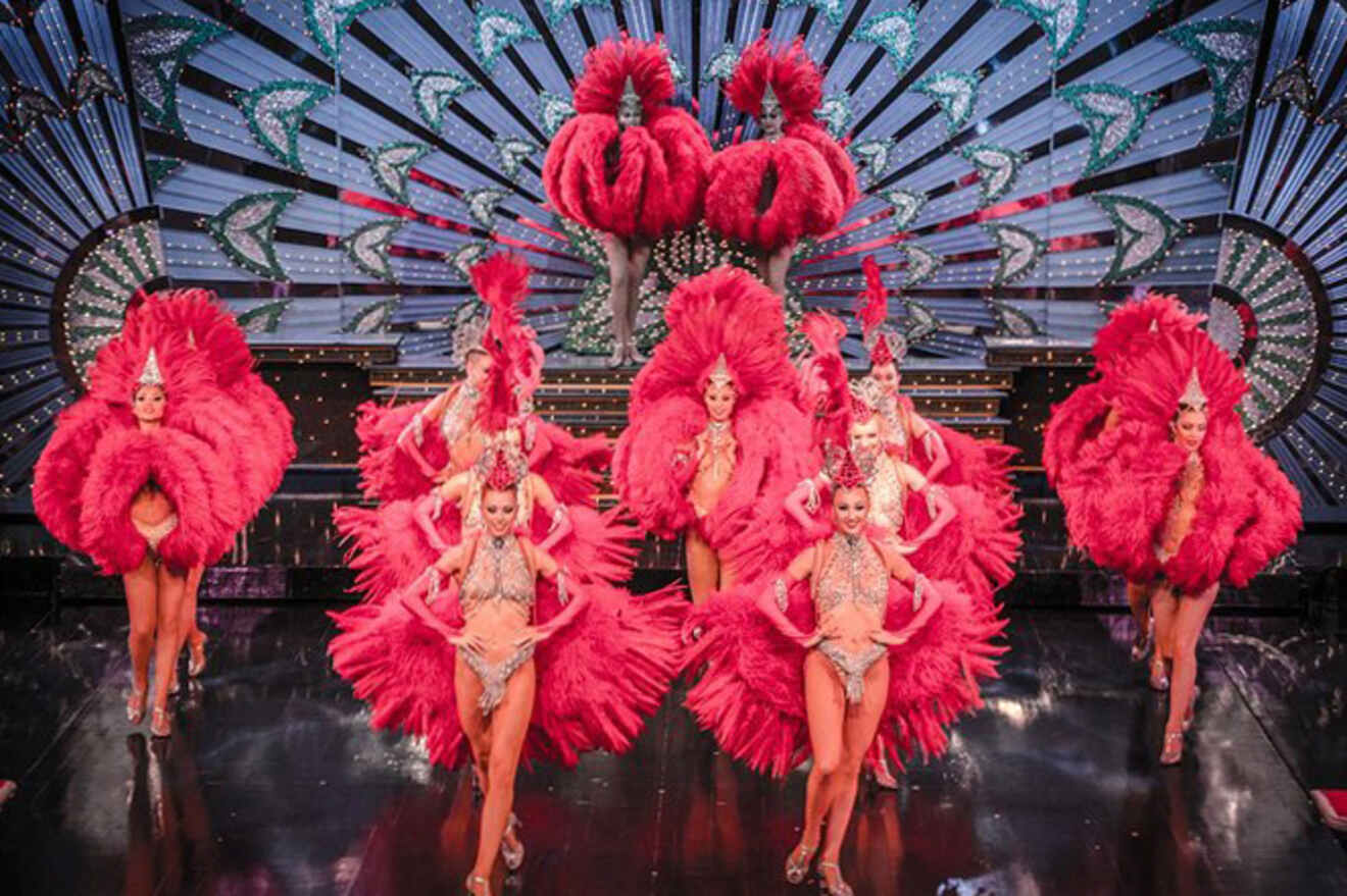 dress code to enter the Moulin Rouge Paris
