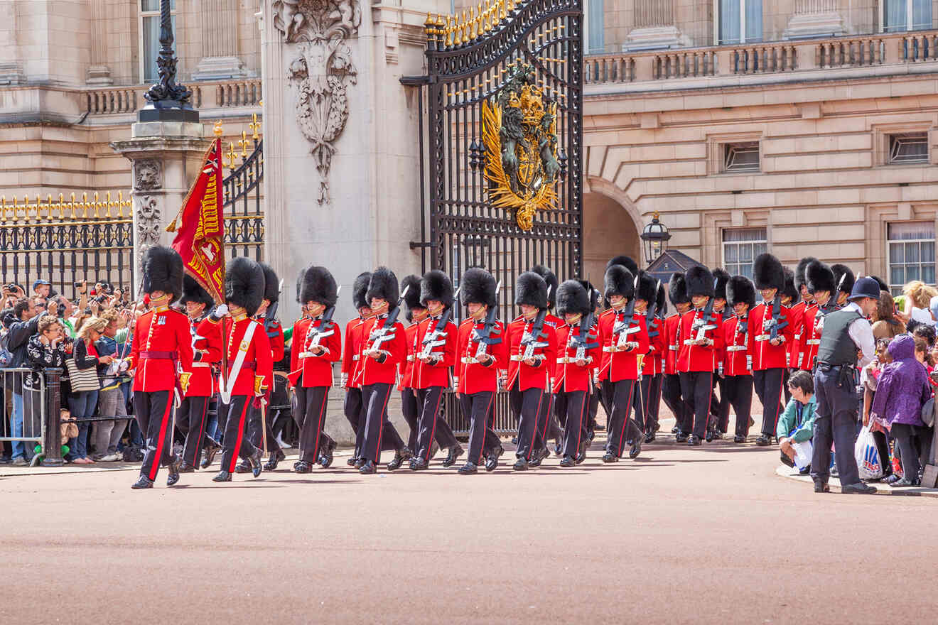 4 Combo tickets Changing of the Guard Walking Tour