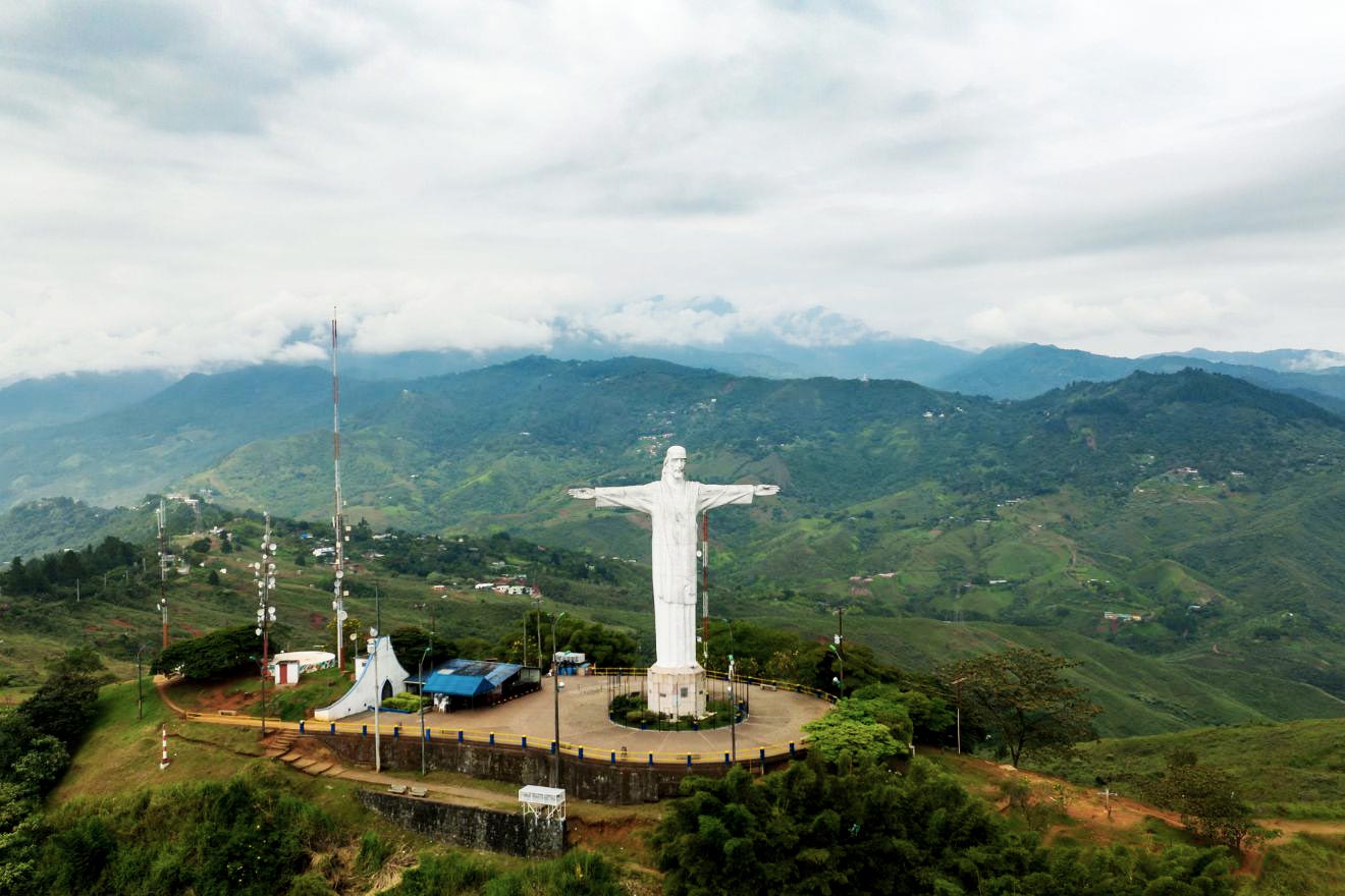 8 city views from El Cristo Rey