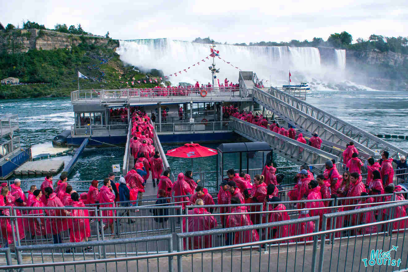 2.4 Niagara City cruises Canada side