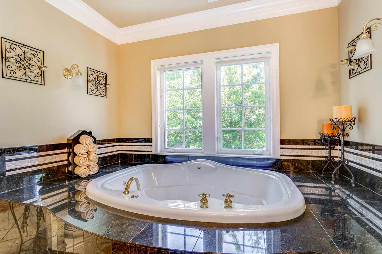 Las Vegas Hot Tub Suites - Top 20 Spa Tub Suites from Budget to Luxury