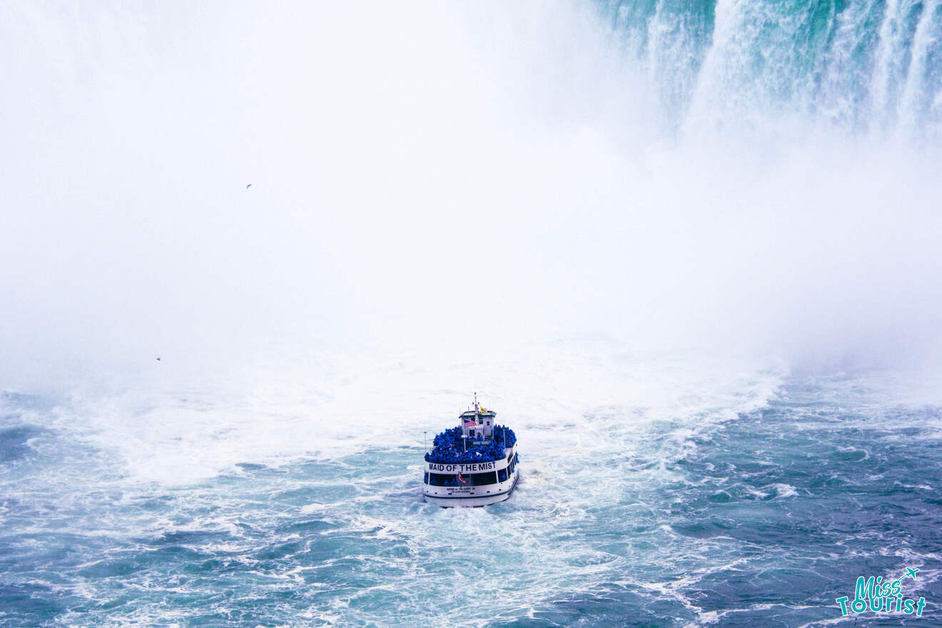 Maid of the mist boat tour Niagara falls USA