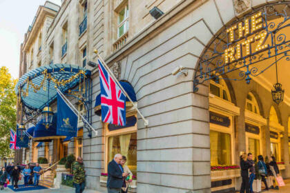 Luxurious Hotels In London 210x140@2x 