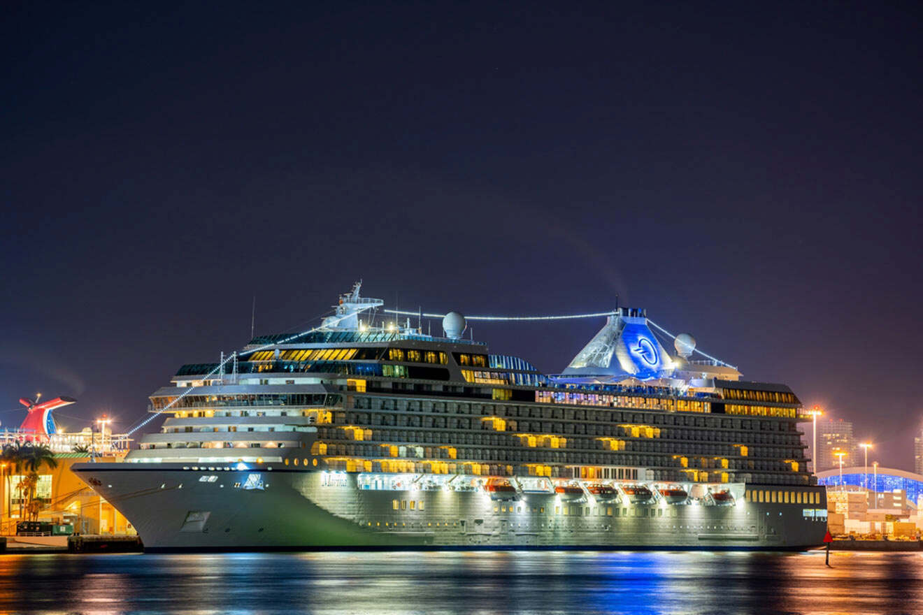 boat cruise in Miami at night