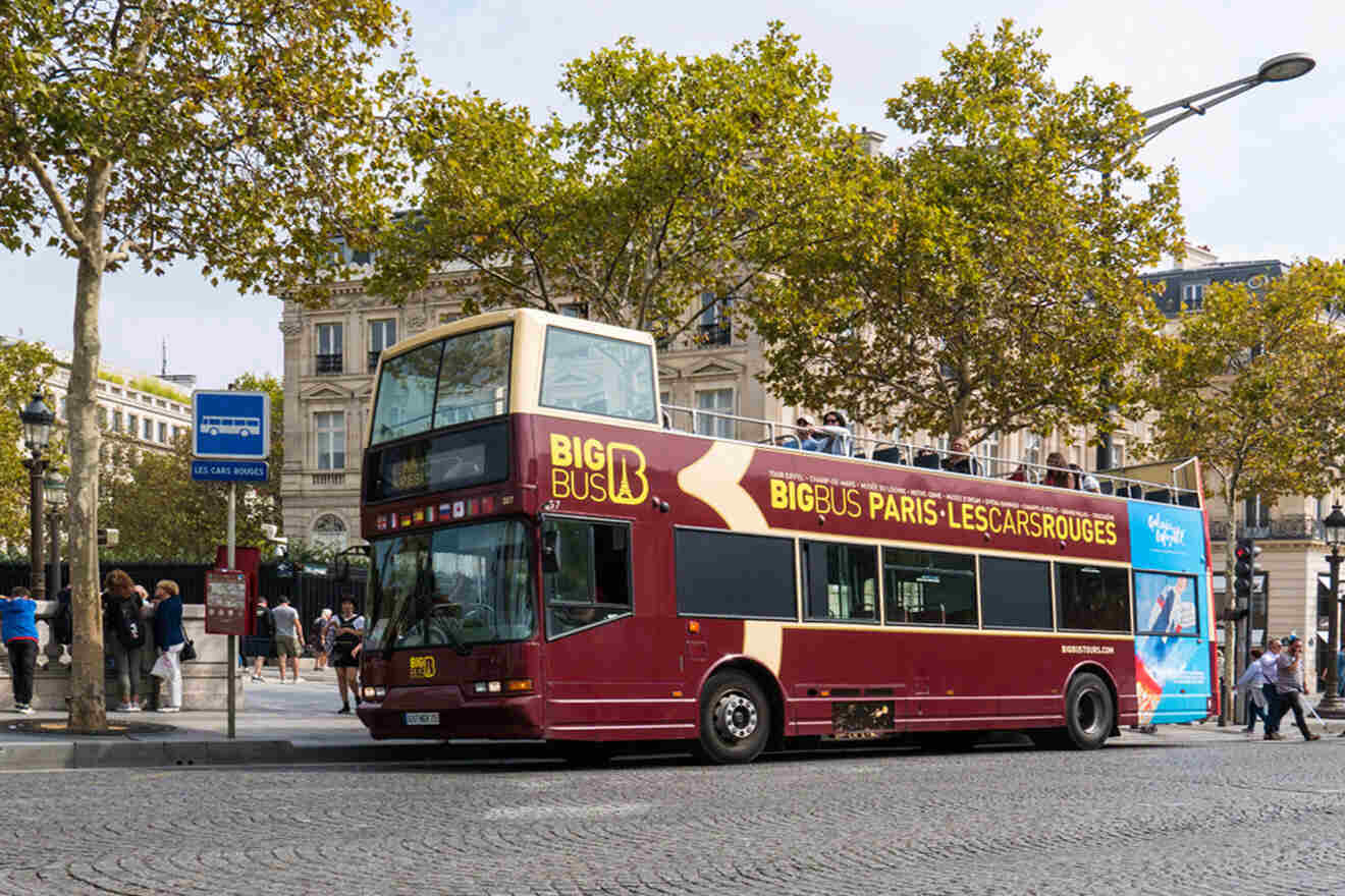 hop-on hop-off bus in Paris