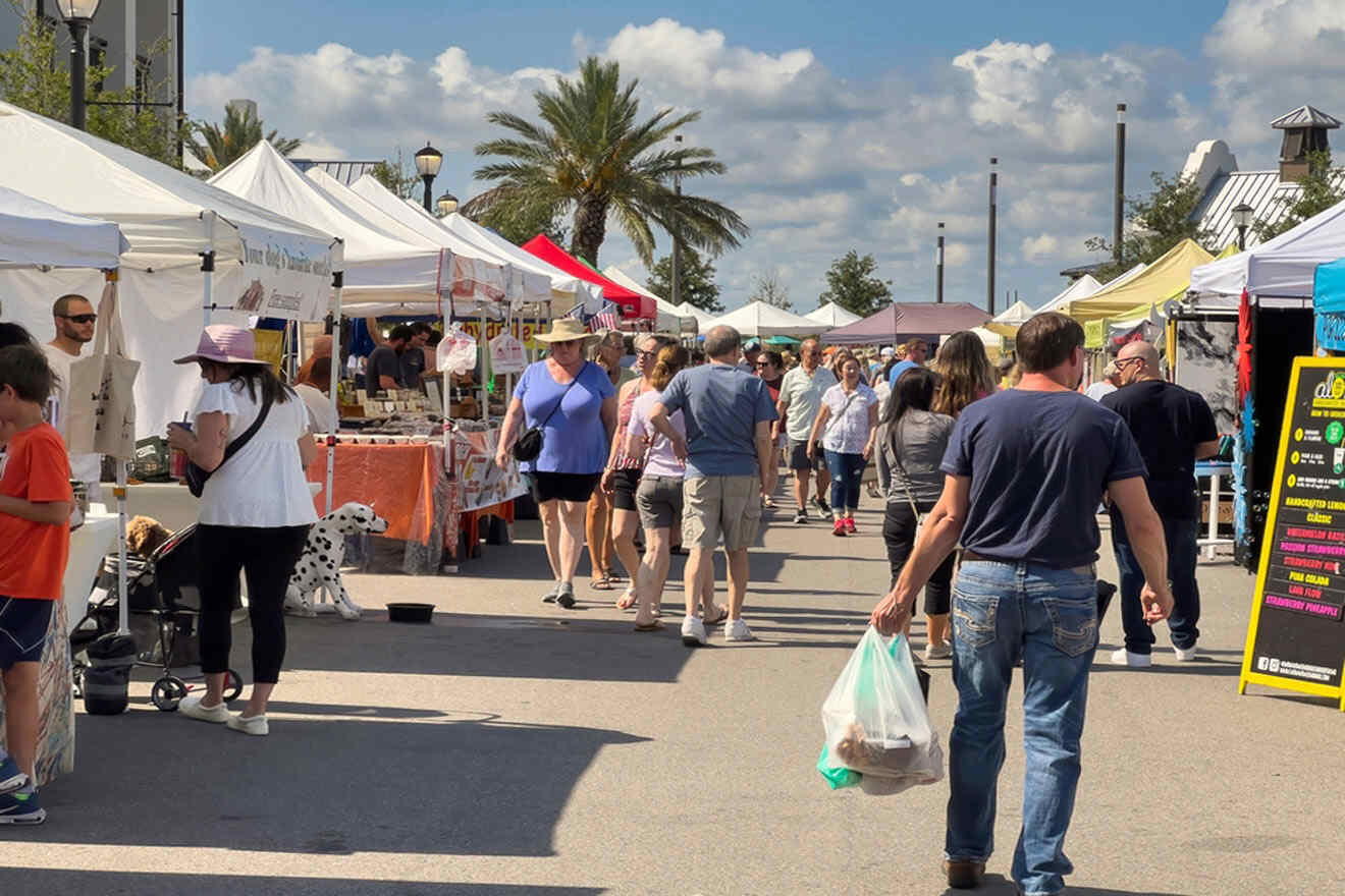 busy street at Sarasota Farmers Market
