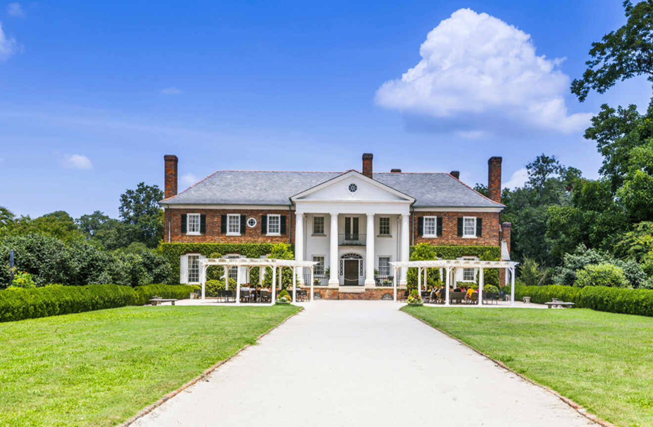 Front view of Boone Hall Plantation