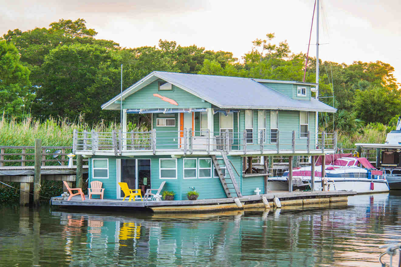 houseboat