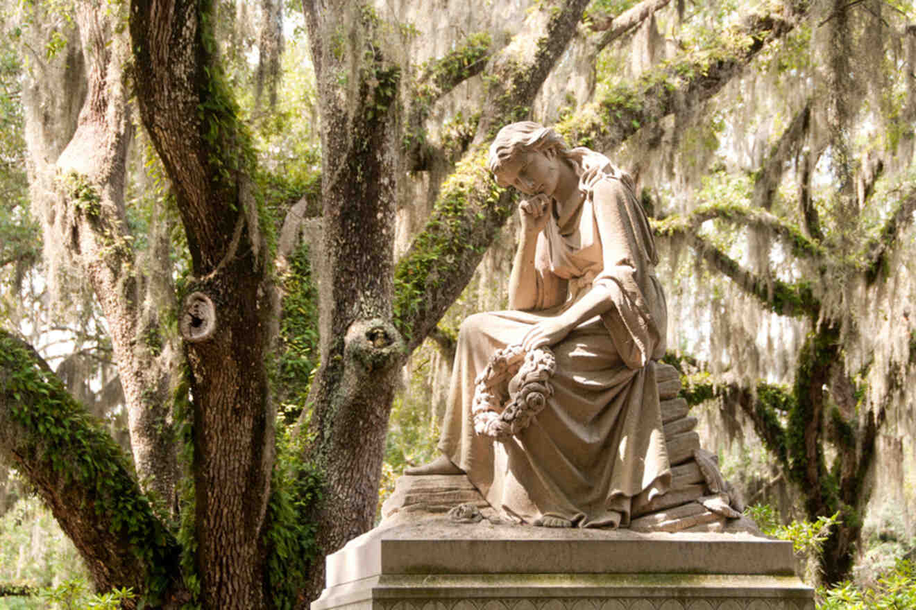 statue in Savannah