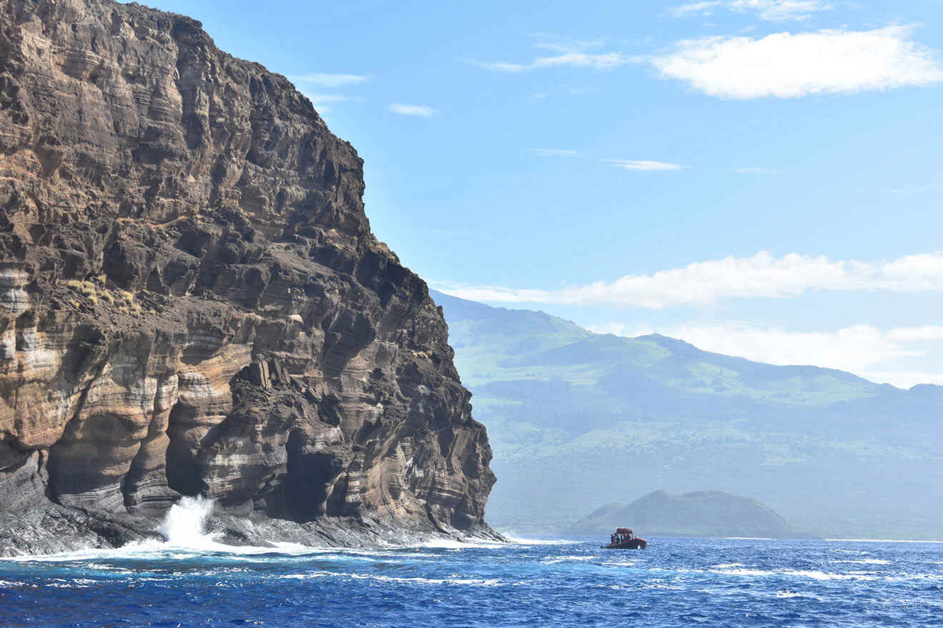 Molokini wall and boat 