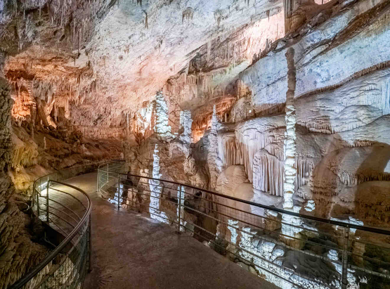 Caves in Jeita Grotto