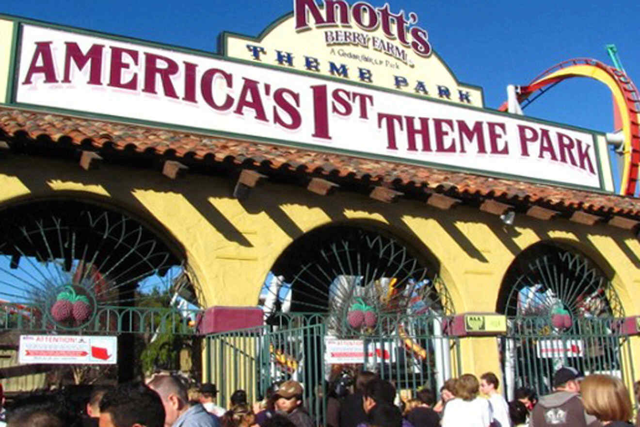 Knott’s Berry Farm entrance