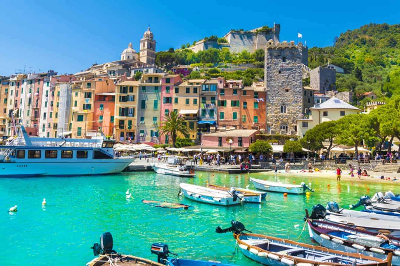 a group of boats that are sitting in the water with colored houses on background