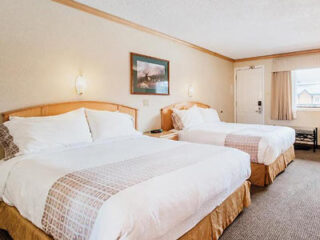 bedroom of a hotel with 2 beds