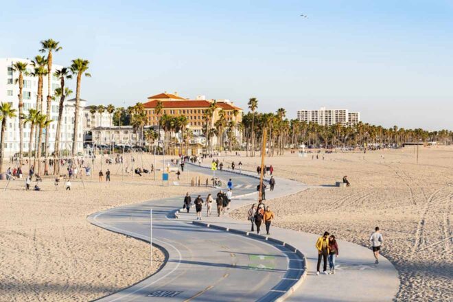 12 TOP Things to Do in Venice Beach ️ Surf, Bike & More