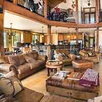 cabin's lounge