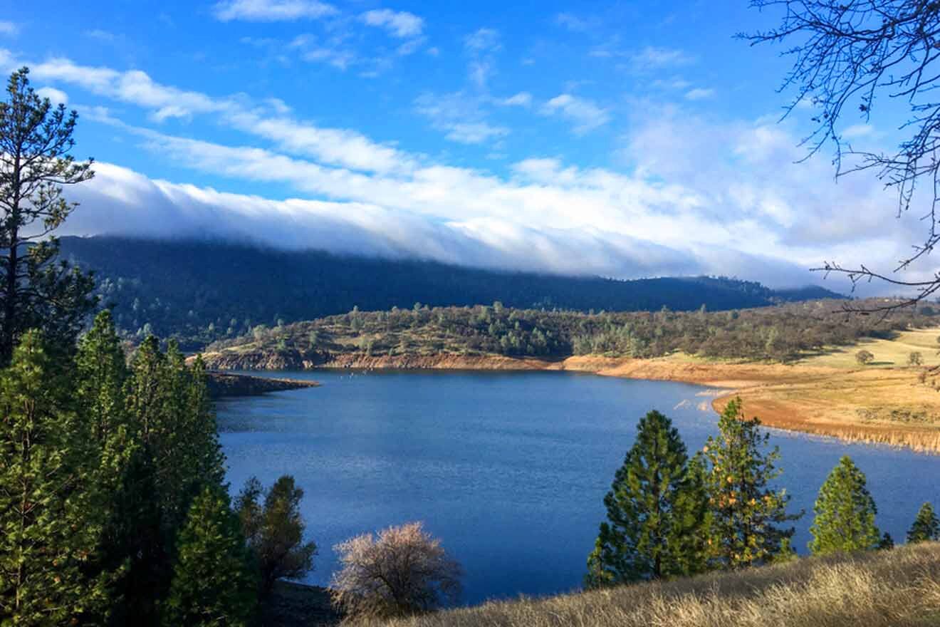 A lake surrounded by trees and mountains.