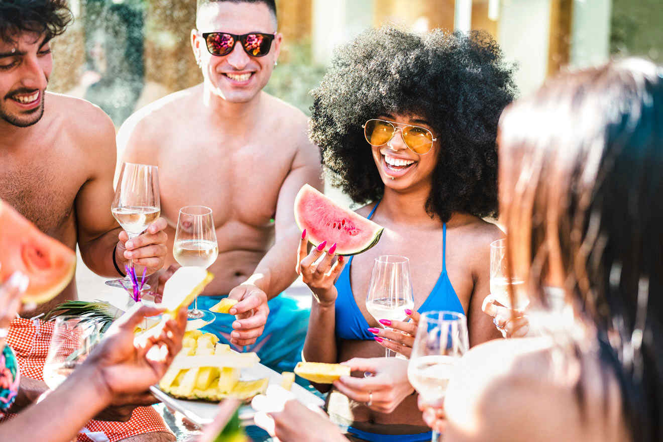 friends enjoying a brunch and having drinks