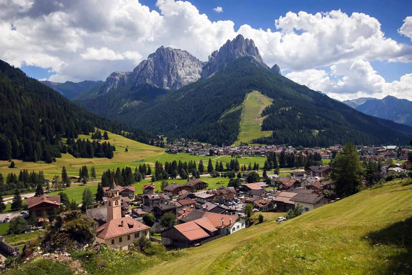 A village in the mountains with mountains in the background.