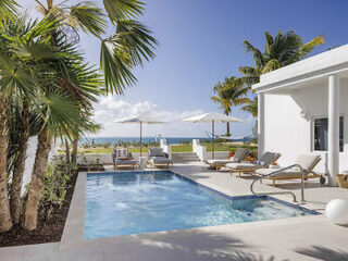 hotel outdoor pool