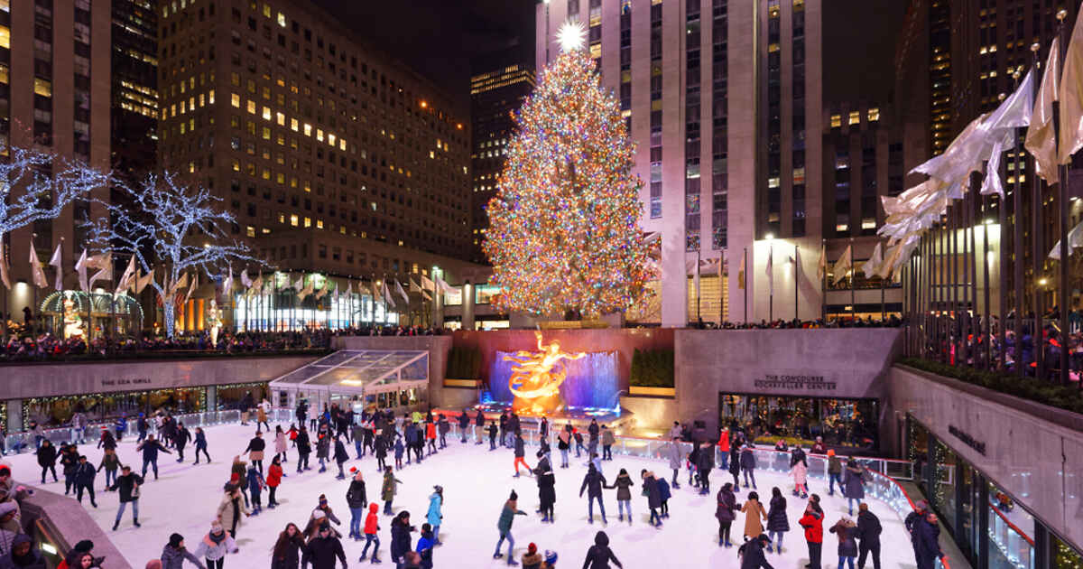 13 BEST Places To Spend Christmas In The US + Events (2024)