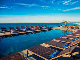 Luxurious rooftop pool of Windsor Oceanico Hotel offering panoramic ocean views and stylish sun loungers